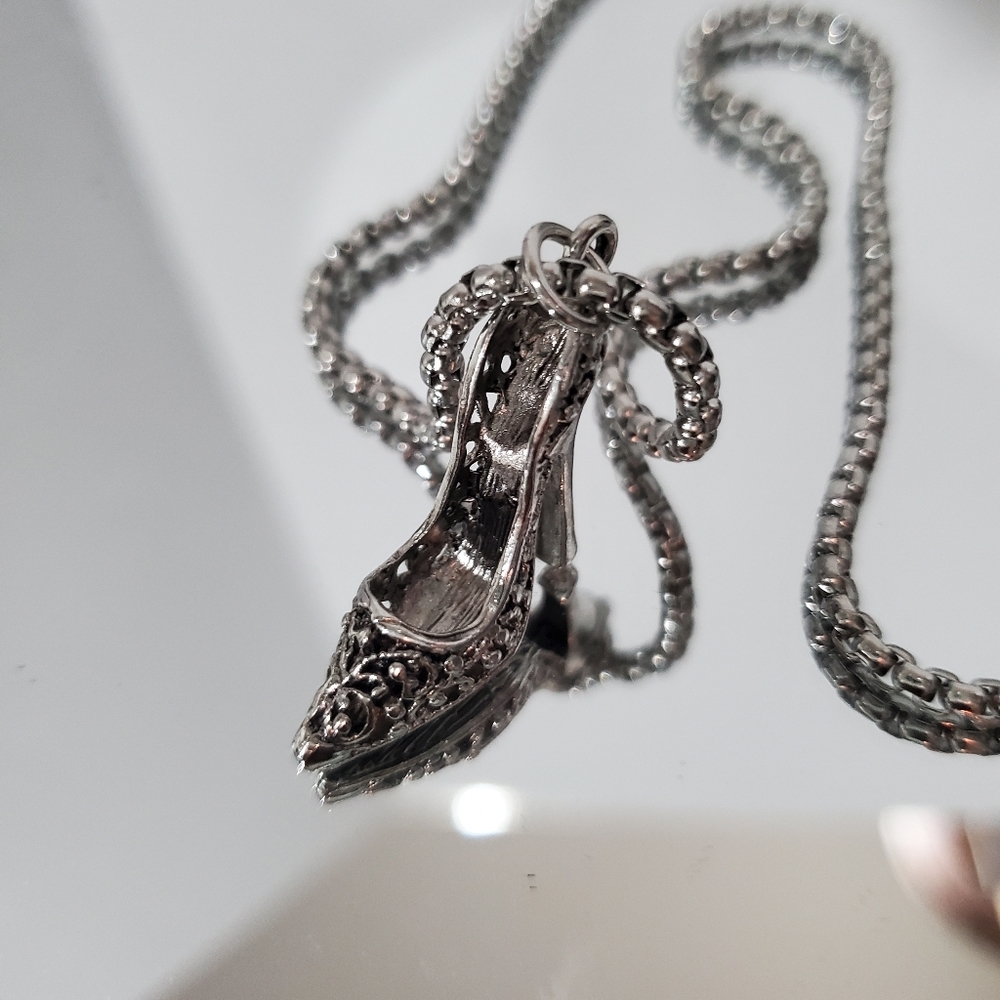 High Heel Shoe Necklace - New  Cinderella Costume Jewelry - Picture 4 of 12